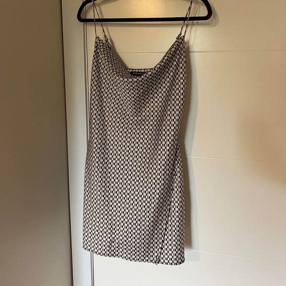 Black and white dynamite dress - Picture 2 of 4